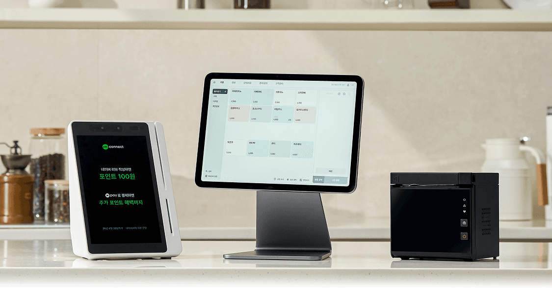 카운터에 배치된 iPad POS, 네이버 커넥트, 블루투스 프린터